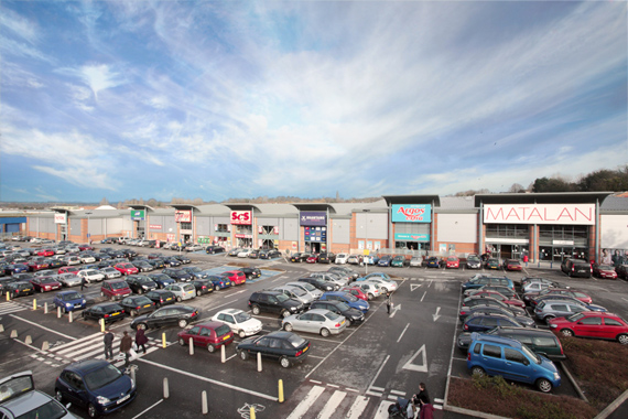 <p><strong>Sector:</strong>     Retail warehouse<br /><strong>Details:</strong>    6 retail warehouse parks of circa 700,000 sq ft located throughout the UK<br /> <strong>Skills:</strong>       Investment finance</p>